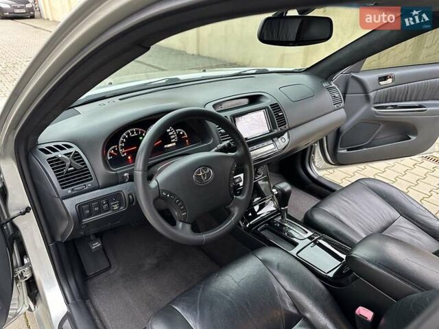 Серый Тойота Камри, объемом двигателя 2.36 л и пробегом 257 тыс. км за 8300 $, фото 45 на Automoto.ua