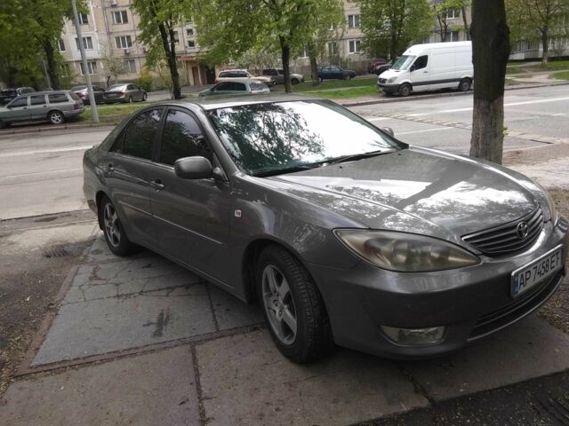 Серый Тойота Камри, объемом двигателя 2.4 л и пробегом 360 тыс. км за 4800 $, фото 1 на Automoto.ua