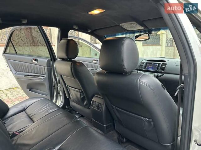 Серый Тойота Камри, объемом двигателя 2.36 л и пробегом 257 тыс. км за 8300 $, фото 56 на Automoto.ua