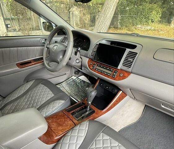 Сірий Тойота Камрі, об'ємом двигуна 3 л та пробігом 242 тис. км за 6200 $, фото 3 на Automoto.ua