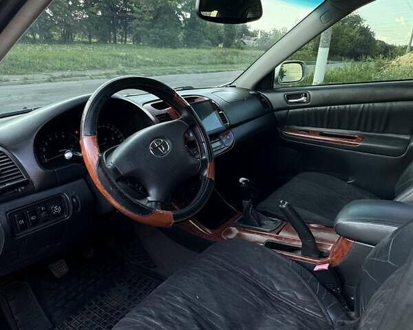 Серый Тойота Камри, объемом двигателя 2.36 л и пробегом 350 тыс. км за 6500 $, фото 7 на Automoto.ua