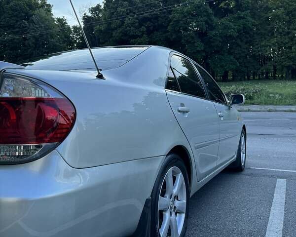 Серый Тойота Камри, объемом двигателя 2.36 л и пробегом 350 тыс. км за 6500 $, фото 4 на Automoto.ua