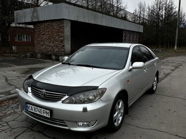 Сірий Тойота Камрі, об'ємом двигуна 2.4 л та пробігом 302 тис. км за 5800 $, фото 2 на Automoto.ua