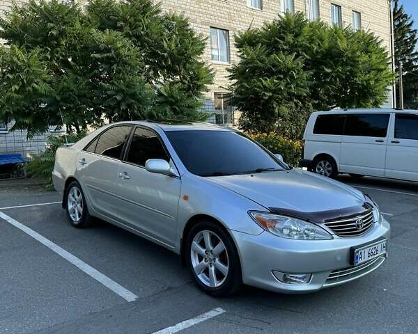 Серый Тойота Камри, объемом двигателя 2.36 л и пробегом 350 тыс. км за 6500 $, фото 2 на Automoto.ua