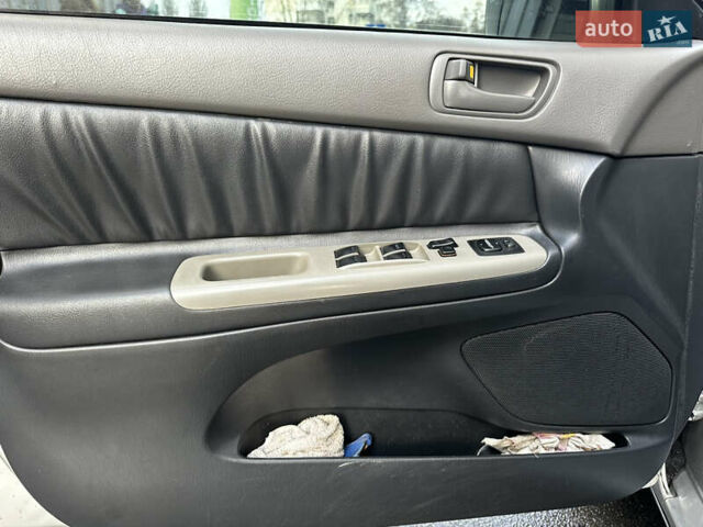 Серый Тойота Камри, объемом двигателя 3 л и пробегом 388 тыс. км за 4800 $, фото 21 на Automoto.ua