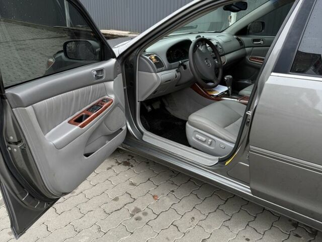 Сірий Тойота Камрі, об'ємом двигуна 3 л та пробігом 361 тис. км за 5500 $, фото 3 на Automoto.ua