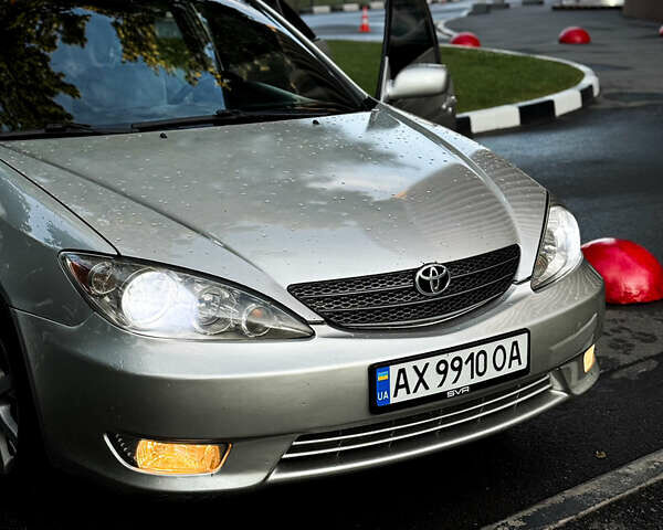 Серый Тойота Камри, объемом двигателя 3 л и пробегом 247 тыс. км за 5000 $, фото 1 на Automoto.ua