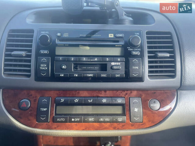 Серый Тойота Камри, объемом двигателя 2.4 л и пробегом 469 тыс. км за 6200 $, фото 26 на Automoto.ua
