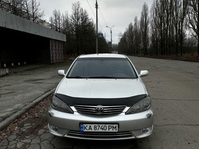 Сірий Тойота Камрі, об'ємом двигуна 2.4 л та пробігом 302 тис. км за 5800 $, фото 1 на Automoto.ua