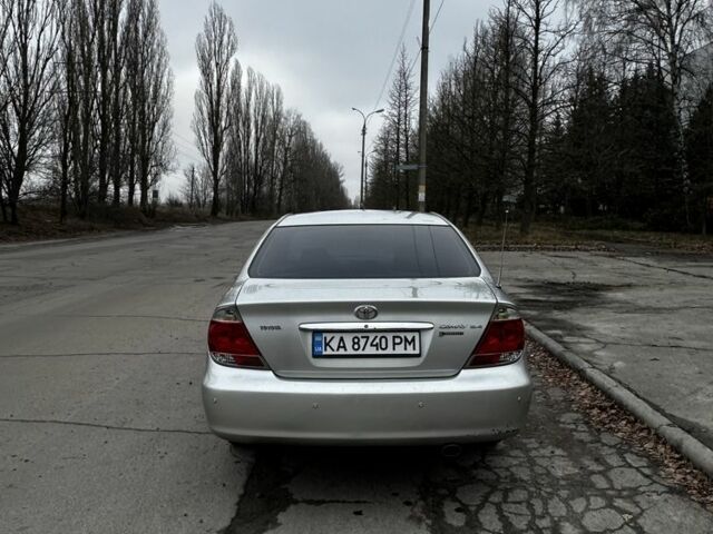 Сірий Тойота Камрі, об'ємом двигуна 2.4 л та пробігом 302 тис. км за 5800 $, фото 4 на Automoto.ua