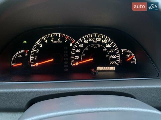 Сірий Тойота Камрі, об'ємом двигуна 3 л та пробігом 223 тис. км за 4400 $, фото 3 на Automoto.ua