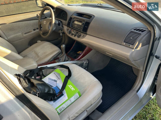 Серый Тойота Камри, объемом двигателя 2.4 л и пробегом 300 тыс. км за 4000 $, фото 1 на Automoto.ua