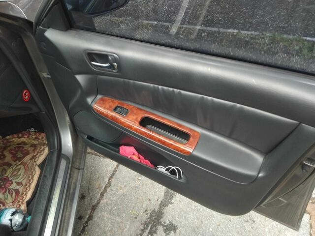 Серый Тойота Камри, объемом двигателя 2.4 л и пробегом 360 тыс. км за 4800 $, фото 7 на Automoto.ua