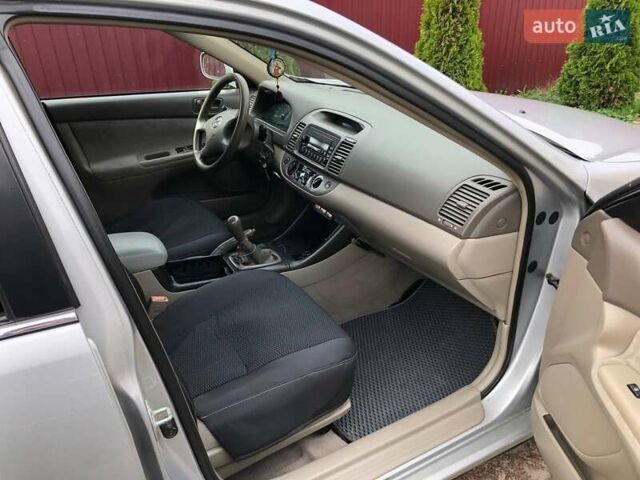 Серый Тойота Камри, объемом двигателя 2.4 л и пробегом 201 тыс. км за 5900 $, фото 4 на Automoto.ua