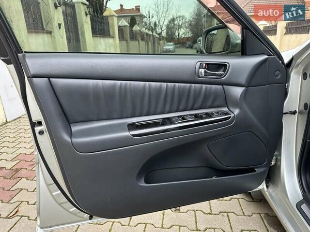 Серый Тойота Камри, объемом двигателя 2.36 л и пробегом 257 тыс. км за 8300 $, фото 46 на Automoto.ua