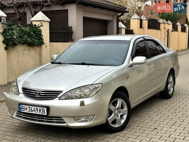 Серый Тойота Камри, объемом двигателя 2.36 л и пробегом 257 тыс. км за 8300 $, фото 1 на Automoto.ua