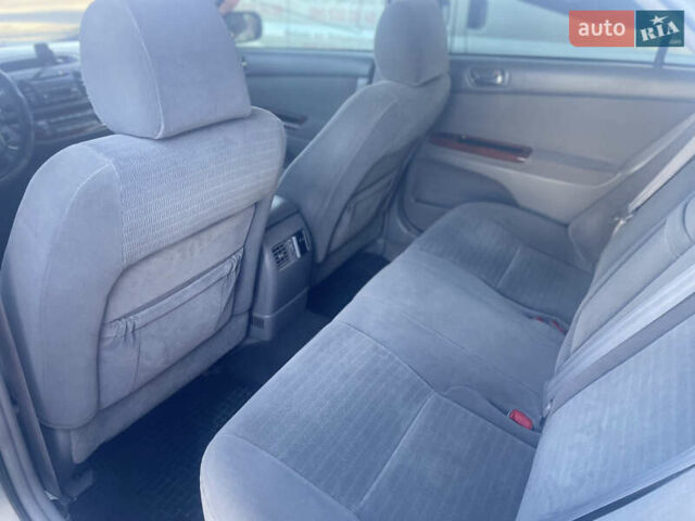 Серый Тойота Камри, объемом двигателя 2.4 л и пробегом 469 тыс. км за 6200 $, фото 19 на Automoto.ua