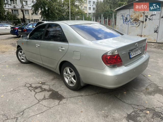 Серый Тойота Камри, объемом двигателя 2.36 л и пробегом 304 тыс. км за 4999 $, фото 2 на Automoto.ua