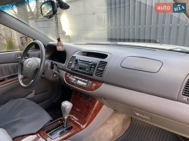 Сірий Тойота Камрі, об'ємом двигуна 3 л та пробігом 223 тис. км за 4400 $, фото 20 на Automoto.ua