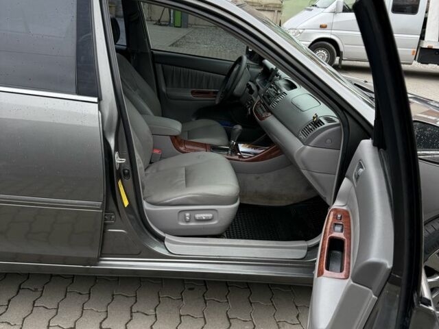 Сірий Тойота Камрі, об'ємом двигуна 3 л та пробігом 361 тис. км за 5500 $, фото 2 на Automoto.ua