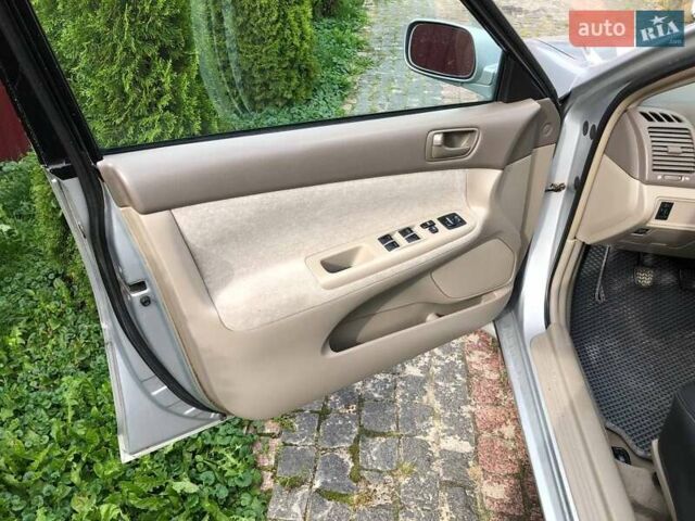 Серый Тойота Камри, объемом двигателя 2.4 л и пробегом 201 тыс. км за 5900 $, фото 13 на Automoto.ua