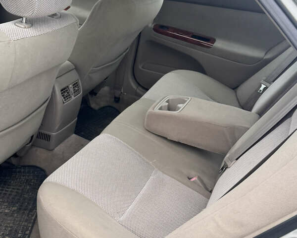 Серый Тойота Камри, объемом двигателя 2.4 л и пробегом 229 тыс. км за 3800 $, фото 4 на Automoto.ua