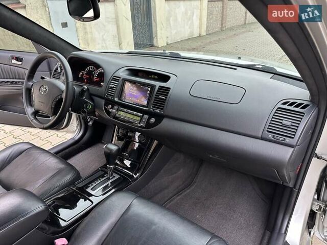 Серый Тойота Камри, объемом двигателя 2.36 л и пробегом 257 тыс. км за 8300 $, фото 62 на Automoto.ua