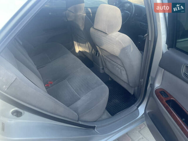 Серый Тойота Камри, объемом двигателя 2.4 л и пробегом 469 тыс. км за 6200 $, фото 22 на Automoto.ua