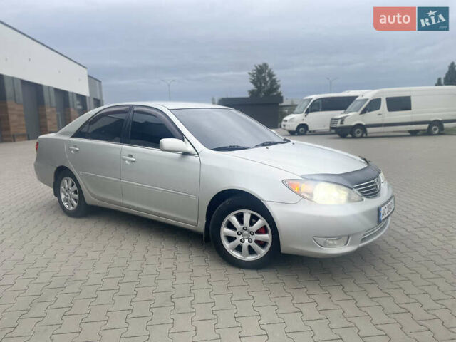 Серый Тойота Камри, объемом двигателя 2.4 л и пробегом 469 тыс. км за 6200 $, фото 1 на Automoto.ua