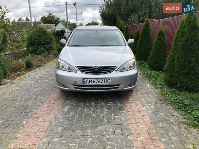 Серый Тойота Камри, объемом двигателя 2.4 л и пробегом 201 тыс. км за 5900 $, фото 1 на Automoto.ua