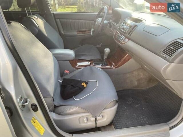 Сірий Тойота Камрі, об'ємом двигуна 3 л та пробігом 223 тис. км за 4400 $, фото 19 на Automoto.ua