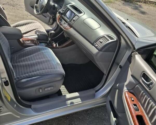 Серый Тойота Камри, объемом двигателя 3 л и пробегом 390 тыс. км за 6200 $, фото 14 на Automoto.ua