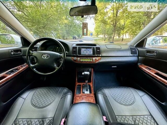 Серый Тойота Камри, объемом двигателя 2.36 л и пробегом 213 тыс. км за 6300 $, фото 49 на Automoto.ua