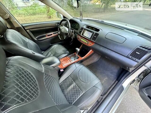 Серый Тойота Камри, объемом двигателя 2.36 л и пробегом 213 тыс. км за 6300 $, фото 46 на Automoto.ua