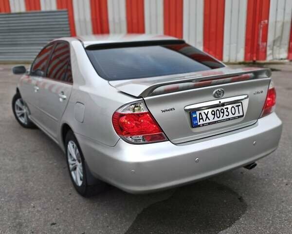 Сірий Тойота Камрі, об'ємом двигуна 3 л та пробігом 317 тис. км за 7700 $, фото 23 на Automoto.ua