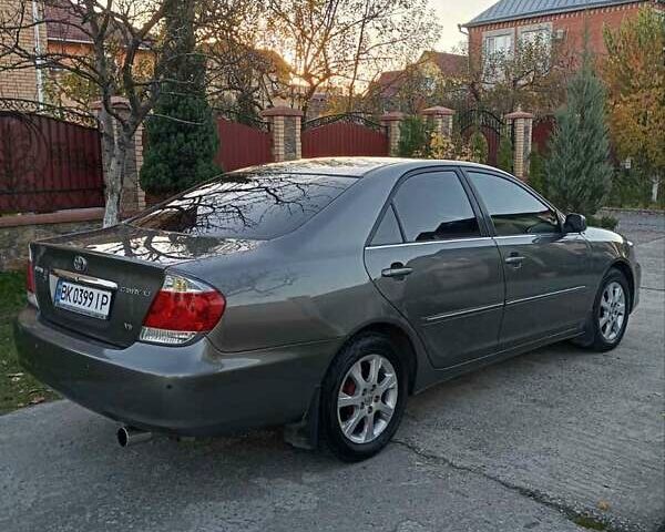 Серый Тойота Камри, объемом двигателя 3 л и пробегом 420 тыс. км за 5800 $, фото 3 на Automoto.ua