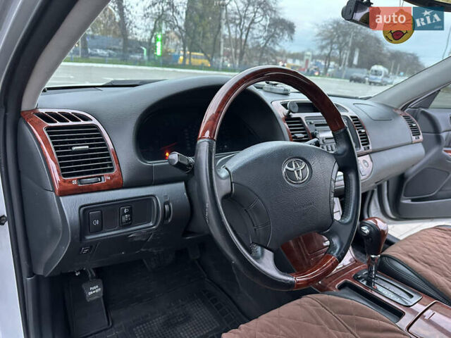 Серый Тойота Камри, объемом двигателя 2.36 л и пробегом 220 тыс. км за 6200 $, фото 42 на Automoto.ua