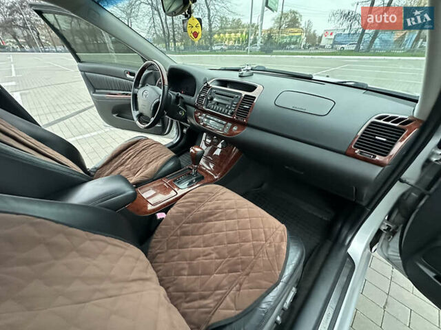 Серый Тойота Камри, объемом двигателя 2.36 л и пробегом 220 тыс. км за 6200 $, фото 35 на Automoto.ua