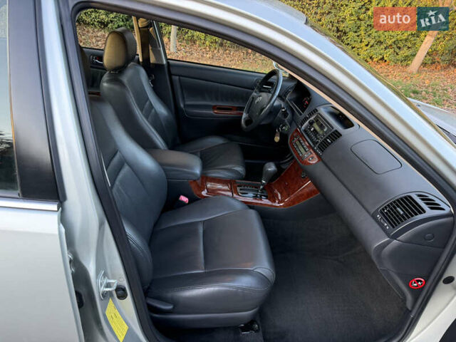 Серый Тойота Камри, объемом двигателя 2.4 л и пробегом 42 тыс. км за 10900 $, фото 109 на Automoto.ua