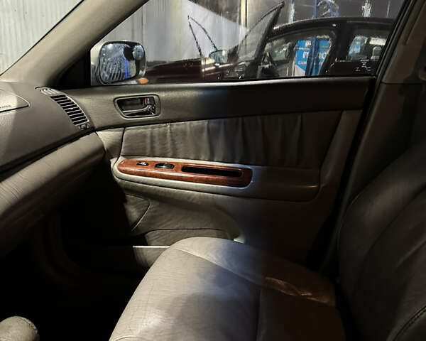 Серый Тойота Камри, объемом двигателя 3 л и пробегом 240 тыс. км за 7200 $, фото 20 на Automoto.ua