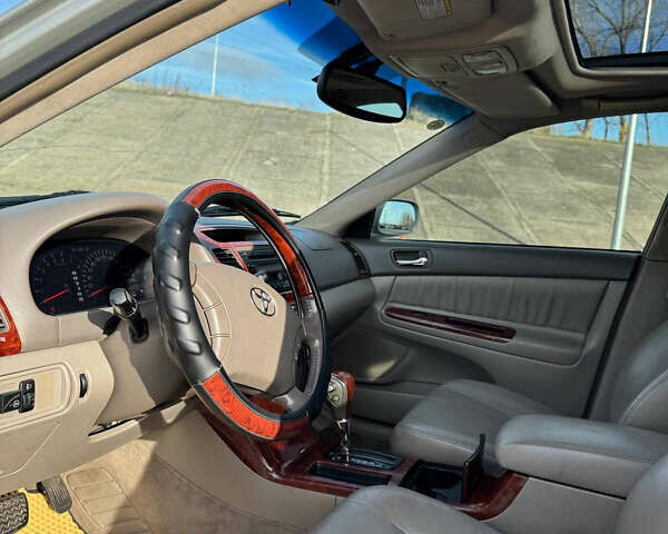 Сірий Тойота Камрі, об'ємом двигуна 2.4 л та пробігом 333 тис. км за 5500 $, фото 9 на Automoto.ua