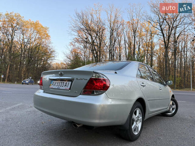 Серый Тойота Камри, объемом двигателя 2.4 л и пробегом 42 тыс. км за 10900 $, фото 3 на Automoto.ua