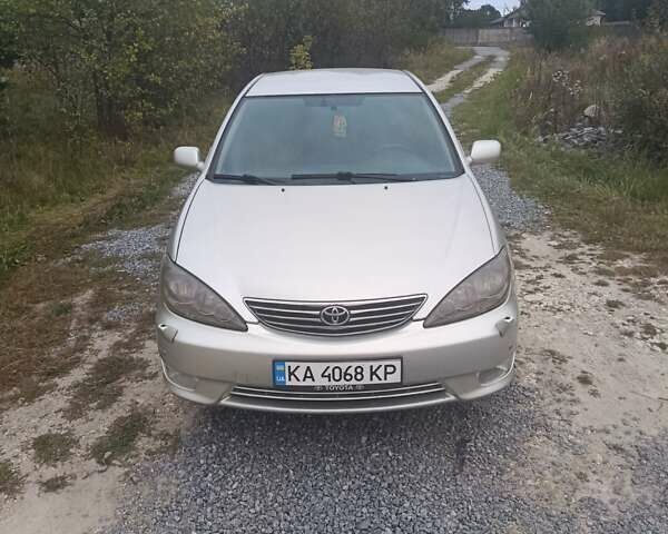 Серый Тойота Камри, объемом двигателя 2.36 л и пробегом 260 тыс. км за 6700 $, фото 7 на Automoto.ua