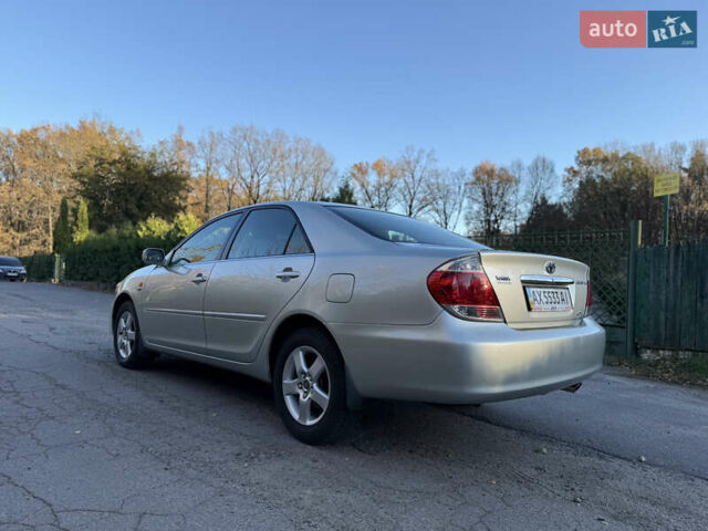 Серый Тойота Камри, объемом двигателя 2.4 л и пробегом 42 тыс. км за 10900 $, фото 9 на Automoto.ua