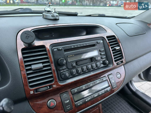 Серый Тойота Камри, объемом двигателя 2.36 л и пробегом 220 тыс. км за 6200 $, фото 45 на Automoto.ua