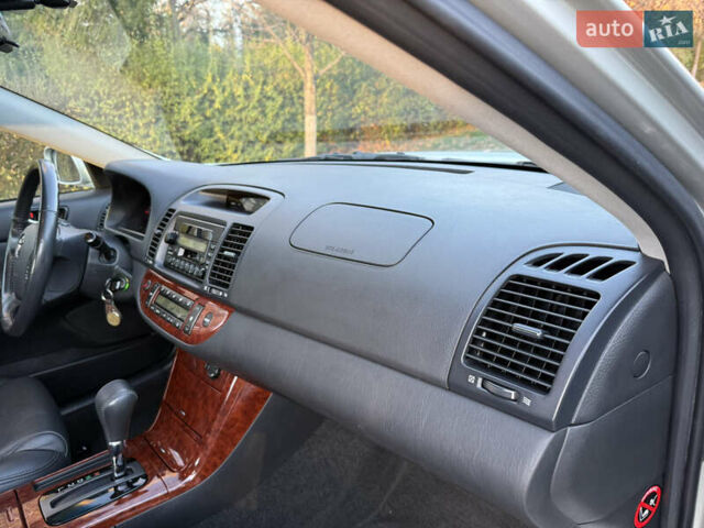 Серый Тойота Камри, объемом двигателя 2.4 л и пробегом 42 тыс. км за 10900 $, фото 113 на Automoto.ua