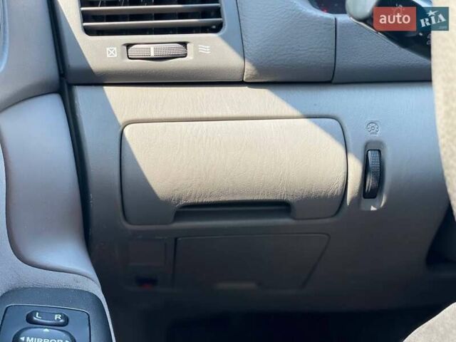 Сірий Тойота Камрі, об'ємом двигуна 3 л та пробігом 250 тис. км за 5500 $, фото 8 на Automoto.ua