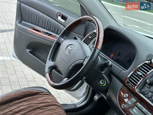 Серый Тойота Камри, объемом двигателя 2.36 л и пробегом 220 тыс. км за 6200 $, фото 39 на Automoto.ua