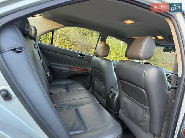 Серый Тойота Камри, объемом двигателя 2.4 л и пробегом 42 тыс. км за 10900 $, фото 105 на Automoto.ua