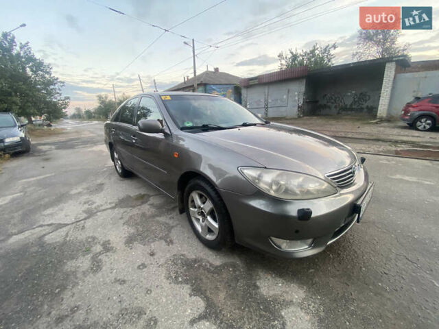 Серый Тойота Камри, объемом двигателя 3 л и пробегом 230 тыс. км за 5500 $, фото 5 на Automoto.ua